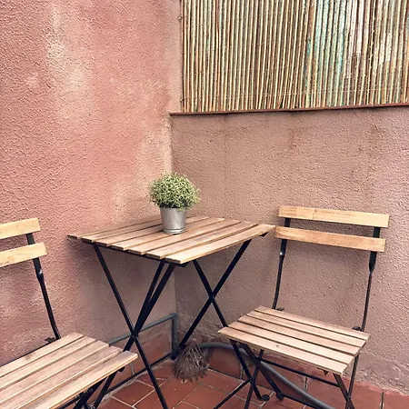 Poble Sec Apartman *